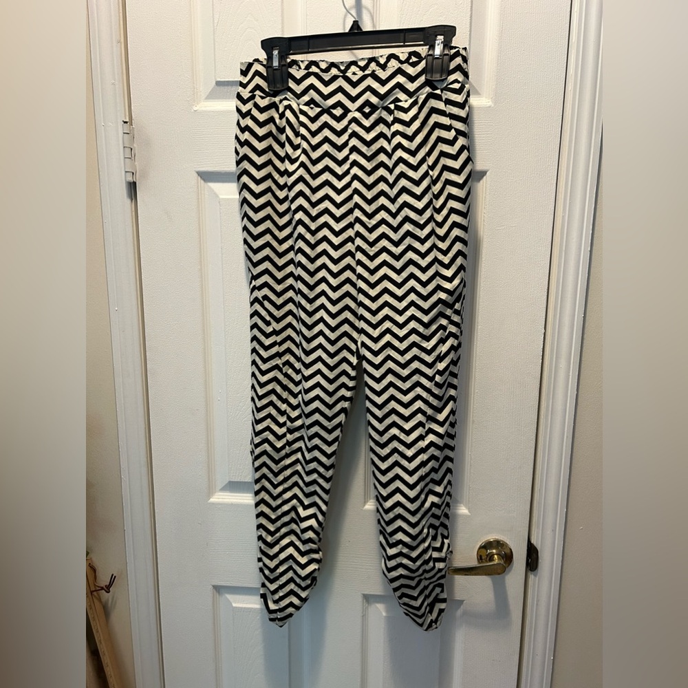 Lightweight chevron pants